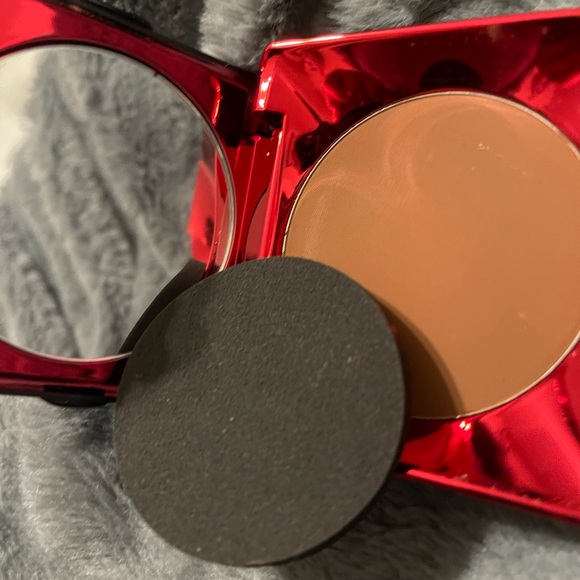 KVD 225 Rich Deep Lock-It Powder Foundation - Picture 6 of 6